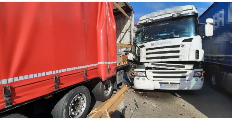 Autostrada A4 w kierunku granicy zablokowana. Wypadki w obu kierunkach na wysokości węzła Chojnów