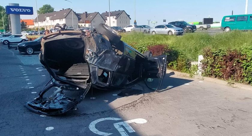 Bielany Wrocławskie. Sprawca wypadku uciekł z miejsca zdarzenia