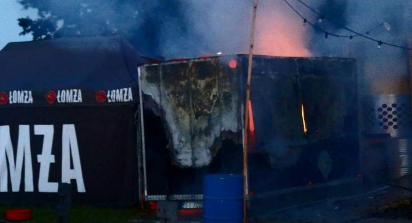 Pożar foodtrucka. Eksplodowała butla z gazem.