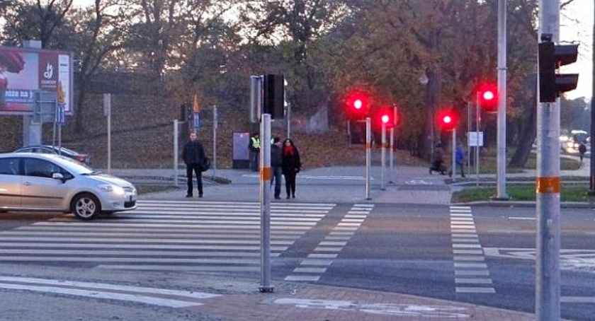Potrącenie na przejściu dla pieszych na ulicy Lotniczej we Wrocławiu