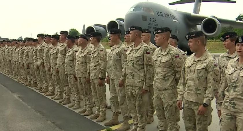 Wracają z Afganistanu. Pierwsi polscy żołnierze są już w kraju.