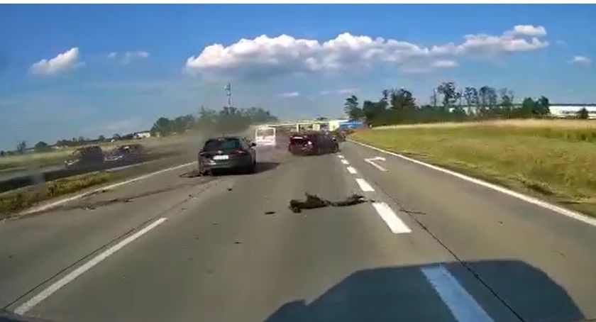 Groźny wypadek na 147km autostrady A4. Jedna osoba ranna. Zobacz film