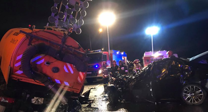 Śmiertelny wypadek na A8. Zderzenie osobowego BMW z ciężarówką