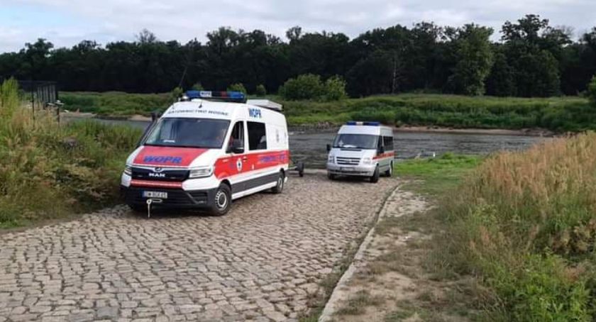 Malczyce - Rogów Legnicki. Wędkarz wpadł do Odry. Trwają poszukiwania