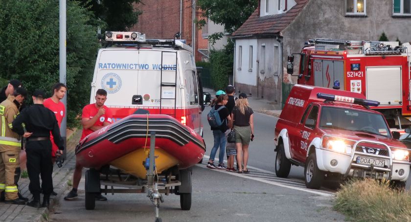 Oława. Trwają poszukiwania nastolatka, który wpadł do Odry
