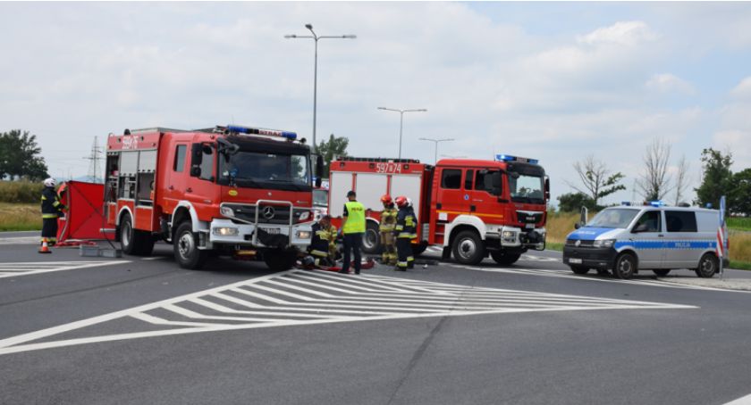 Tragedia na DW382 w Ząbkowicach Śląskich. Śmierć motocyklisty po zderzeniu z autem osobowym