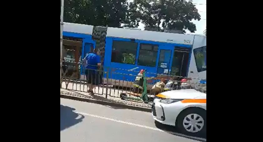 Wroclavia. Kobieta wpadła pod tramwaj. Zobacz film