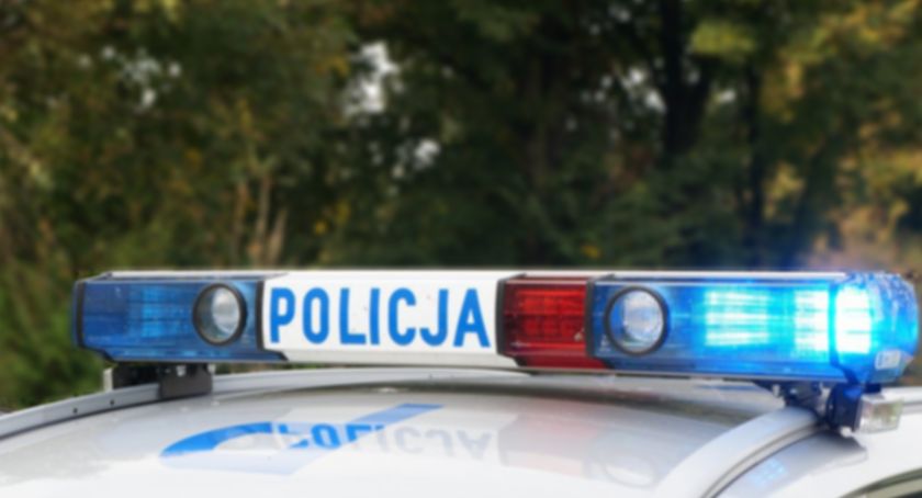 Tragedia w gm. Jelcz-Laskowice. Zginął 19-latek. Daewoo Matiz uderzyło w drzewo i dachowało