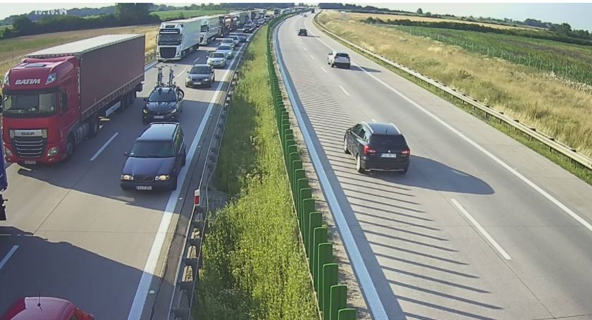 Kolejne duże utrudnienia na A4 w kierunku Wrocławia. Zderzenie kilku samochodów osobowych
