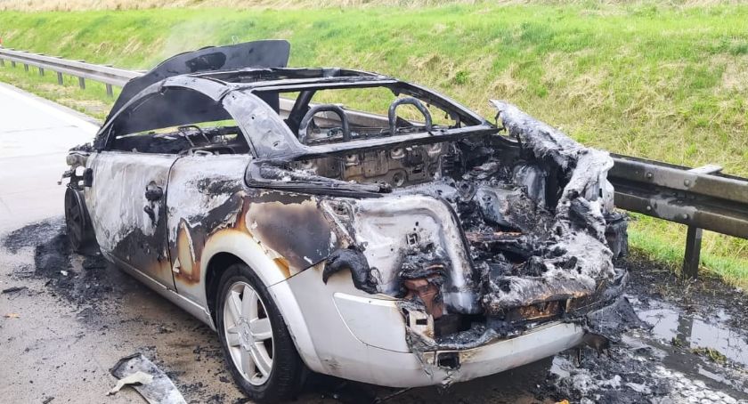 Na autostradzie A4 doszczętnie spłonęło auto osobowe