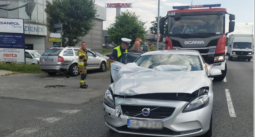Bielany Wrocławskie. Jedna osoba ranna po zderzeniu dwóch aut osobowych