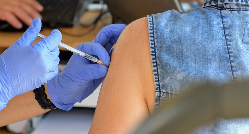 Milion dawek szczepionki na covid-19 podano we Wrocławiu
