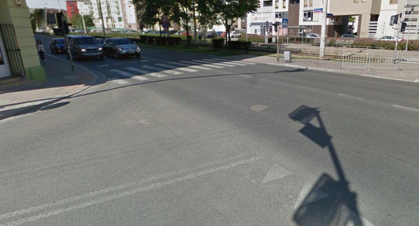 Rowerzystka wjechała na czerwonym świetle wprost pod nadjeżdżające auto. Trafiła do szpitala