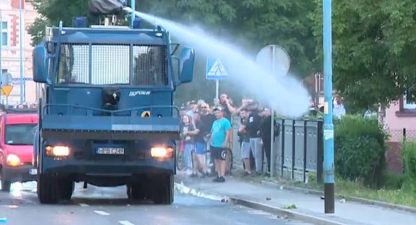 Policja po zamieszkach w Lubinie: Zatrzymaliśmy 57 osób, 6 policjantów poszkodowanych