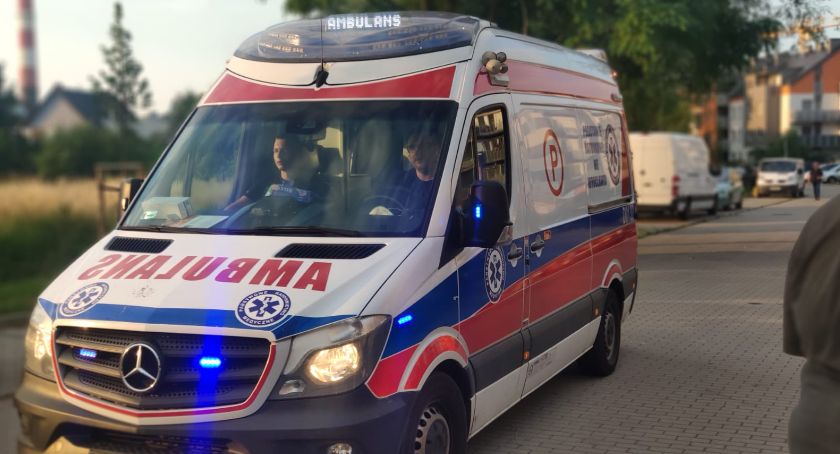 Tarnogaj. Dwuletnie dziecko wypadło z okna na drugim piętrze