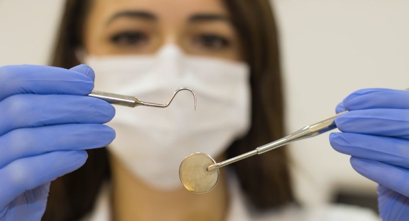 Egzamin zawodowy asystentki stomatologicznej - jak wygląda i czego można się spodziewać?