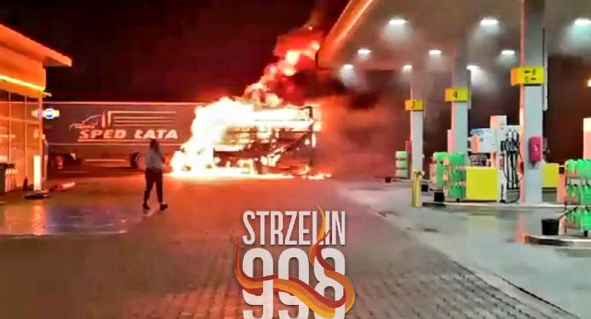 Pożar busa na stacji paliw