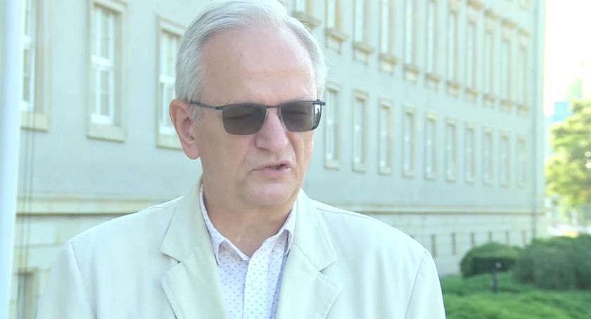 Kolejne szkoły zawieszają zajęcia. Przyczyną przypadki koronawirusa