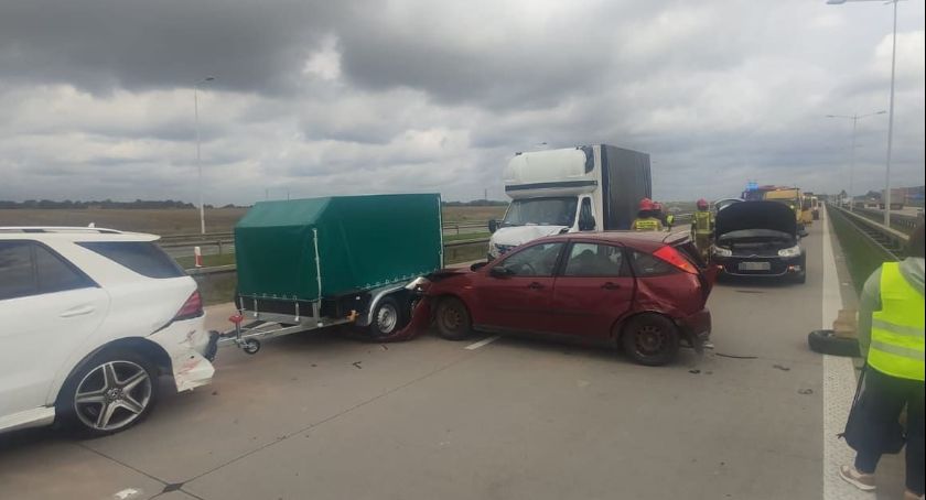 Zderzenie czterech aut na 151 km autostrady A4 w kierunku Legnicy