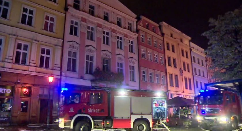 Jedna osoba została ranna w pożarze kamienicy