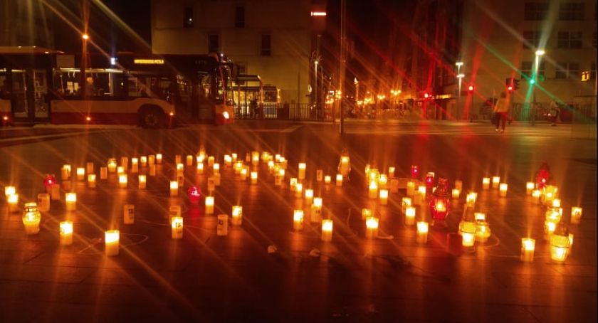 Śmierć na granicy polsko-białoruskiej. Na Świdnickiej we Wrocławiu zapłonęły znicze