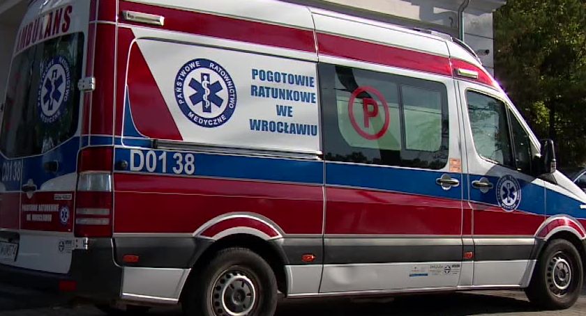 Policja poszukuje osób, które zniszczyły karetkę pogotowia ratunkowego we Wrocławiu
