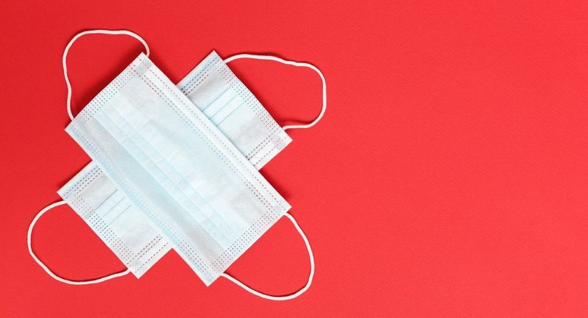 Prawie 700 nowych zakażeń w ciągu doby