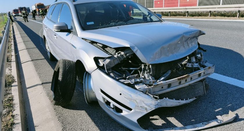 Utrudnienia na S8 pod Wrocławiem. Auto osobowe uderzyło w bariery