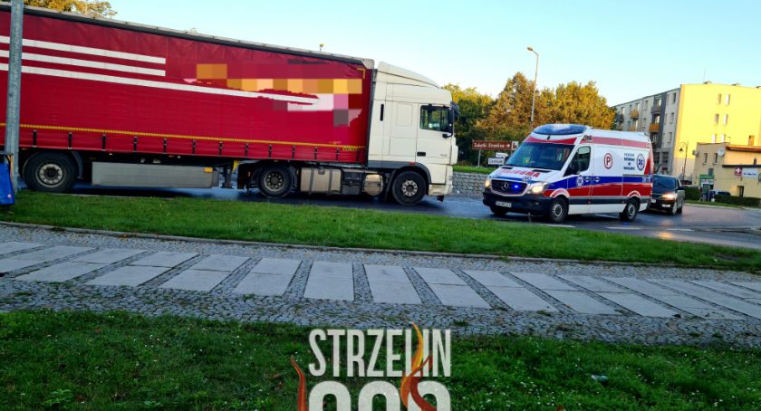 Potrącenie pieszej na rondzie w Strzelinie
