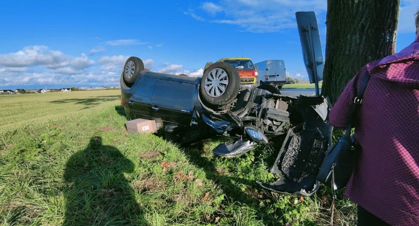 Zderzenie trzech aut na DW347. Jedna osoba zabrana do szpitala