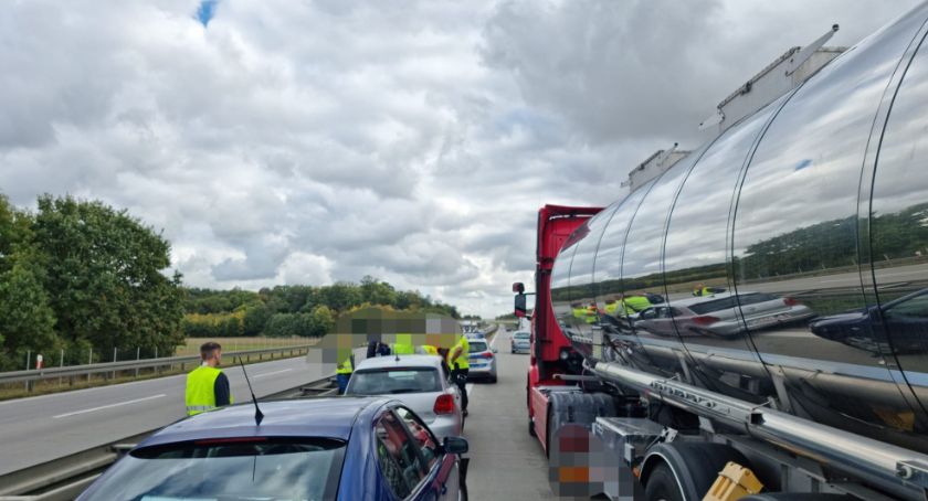 Kolizja pięciu aut osobowych i auta ciężarowego na 131 km autostrady A4 w kierunku Wrocławia 