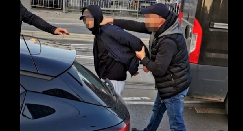Prokuratorskie zarzuty dla mężczyzny podejrzanego o napady rabunkowe z użyciem niebezpiecznego narzędzia