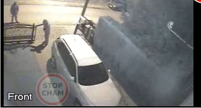 Zobacz film z zuchwałej kradzież BMW X5 we Wrocławiu. Złodzieje zrobili to w 60 sekund