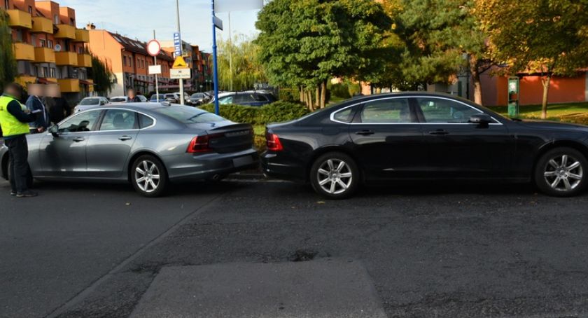 Wrocławscy policjanci odzyskali warte prawie 280 tys. złotych dwa osobowe volvo