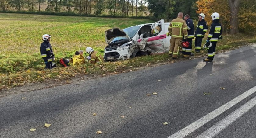 Zderzenie busa z ciężarówką pod Strzegomiem