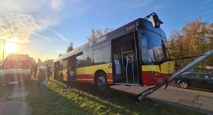 Groźny wypadek na Psim Polu. Pasażerowie reanimowali kierowcę