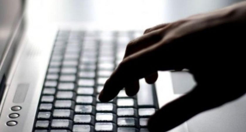 Uwielbiasz zakupy online? Oto jak chronić się przed oszustami internetowymi