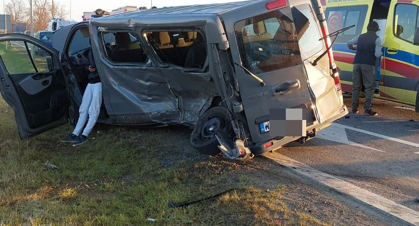 Tragiczny wypadek na zjeździe z autostrady A4 w Pietrzykowicach. Nie żyje jedna osoba.