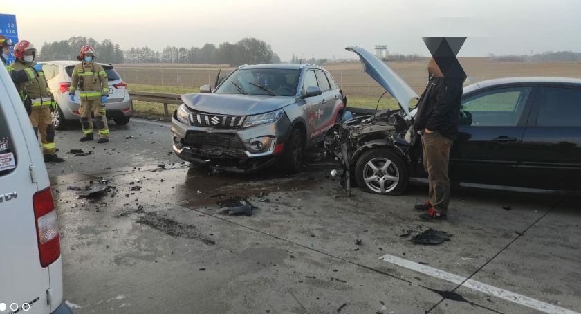 Poważna kolizja z udziałem 5 aut na 137 kilometrze autostrady A4 w kierunku granicy
