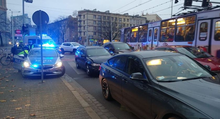 Wrocław. Pijany kierowca wjechał w tył nieoznakowanego policyjnego radiowozu