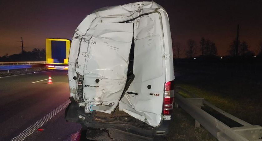 Kolizja ciężarówki z busem na 159 kilometrze autostrady A4 w kierunku Wrocławia
