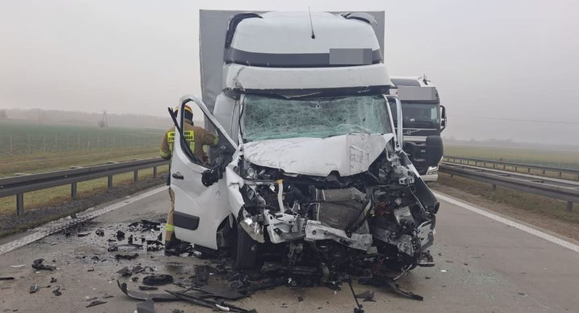 Uwaga na utrudnienia. Na 133 kilometrze autostrady A4 w kierunku Wrocławia doszło do kolejnej poważnej kolizji