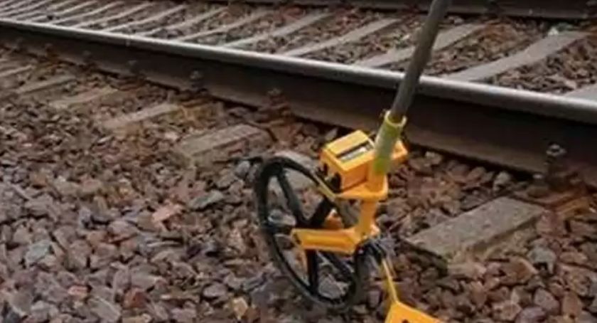 Mężczyzna położył się na torach przed nadjeżdżającym pociągiem