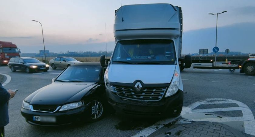 Kolizja na zjeździe z Autostrady A4 w kierunku Pietrzykowic w gminie Kąty Wrocławskie