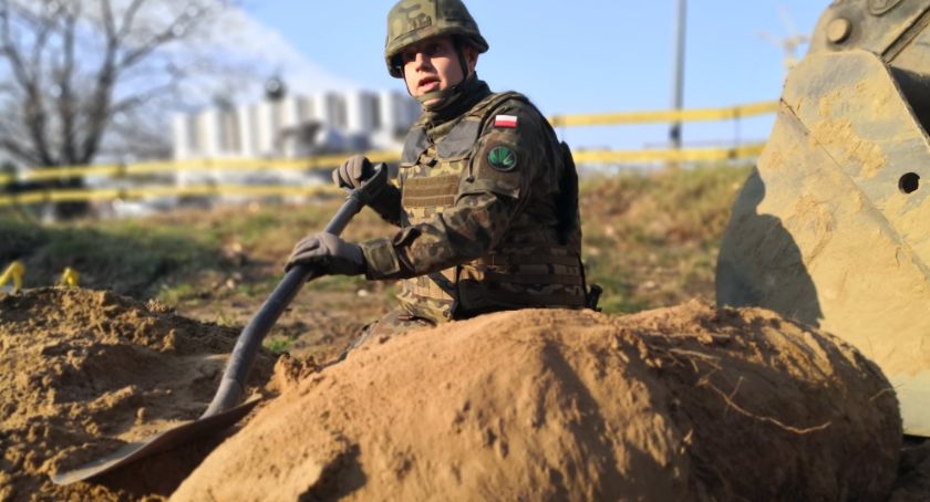 Bomba na budowie przy ulicy Długiej. Zobacz zdjęcia i film z detonacji 250-kilogramowego ładunku
