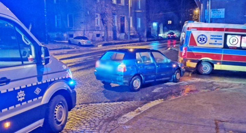 Pijany pieszy wbiegł pod samochód