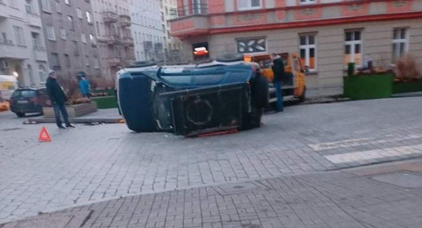 Kolizja na skrzyżowaniu Daszyńskiego i Żeromskiego we Wrocławiu