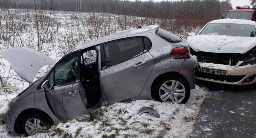 Zderzenie dwóch peugeotów