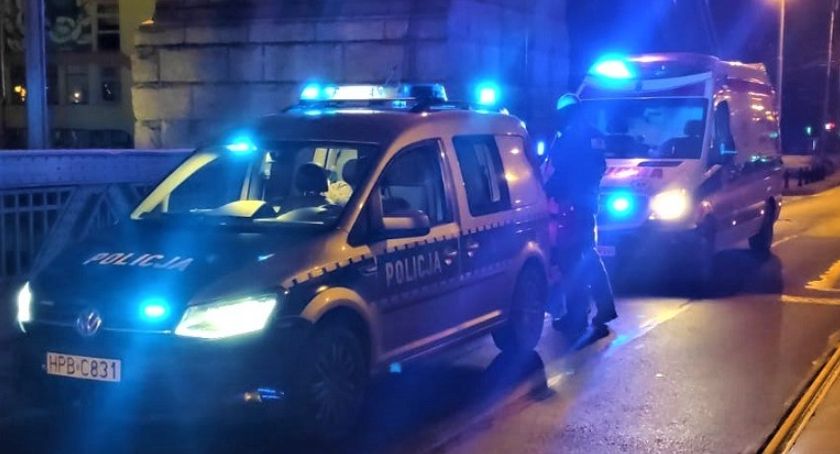 Policjanci ze Śródmieścia uratowali kobietę, która podjęła desperacki krok