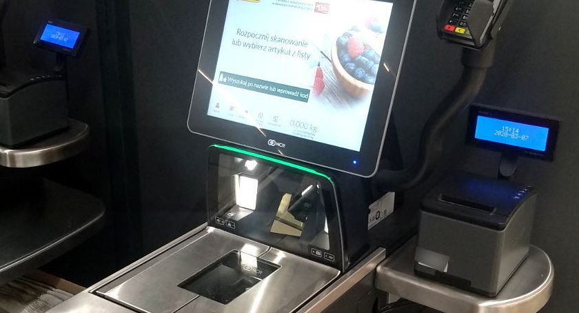 W kasie samoobsługowej artykuły warte ponad 150 złotych skasowała za 4,99...